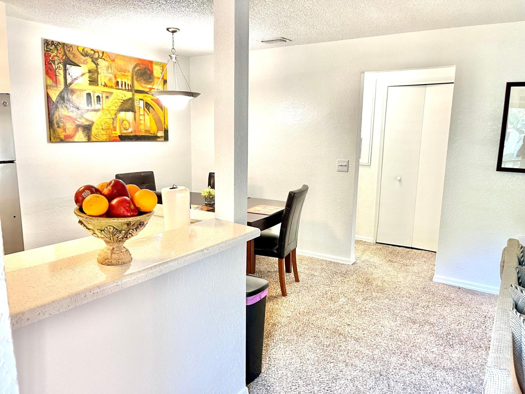Daytona 2 Bed Apartment 10 Minutes To Beach With Balcony พอร์ตออเรนจ์ ภายนอก รูปภาพ