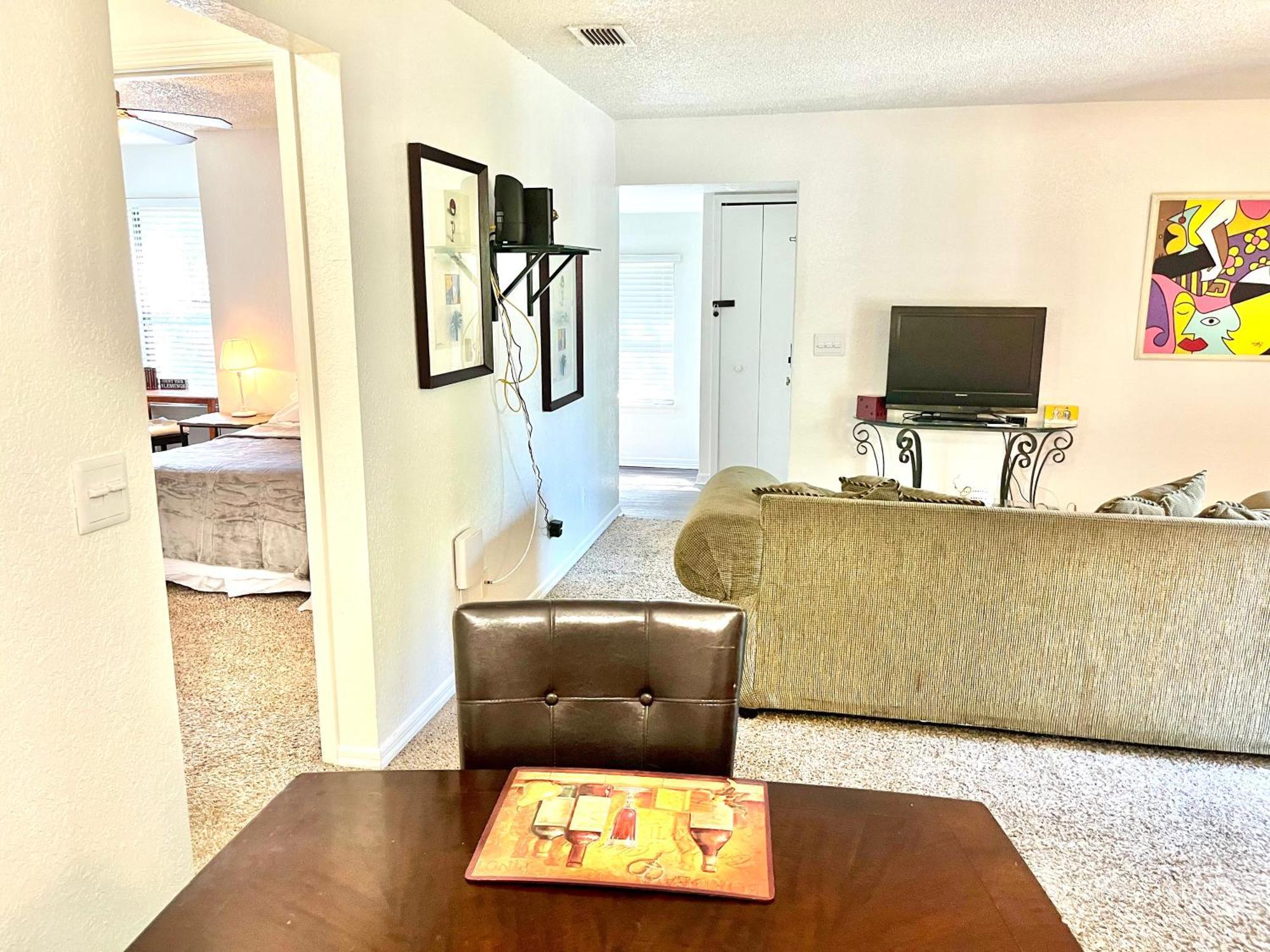 Daytona 2 Bed Apartment 10 Minutes To Beach With Balcony พอร์ตออเรนจ์ ภายนอก รูปภาพ